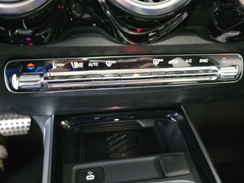 Used 2024 Mercedes-Benz GLB 35 AMG 4MATIC image 45