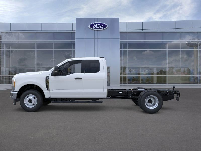 New 2025 Ford F350 XL w/ XL Chrome Package image 3