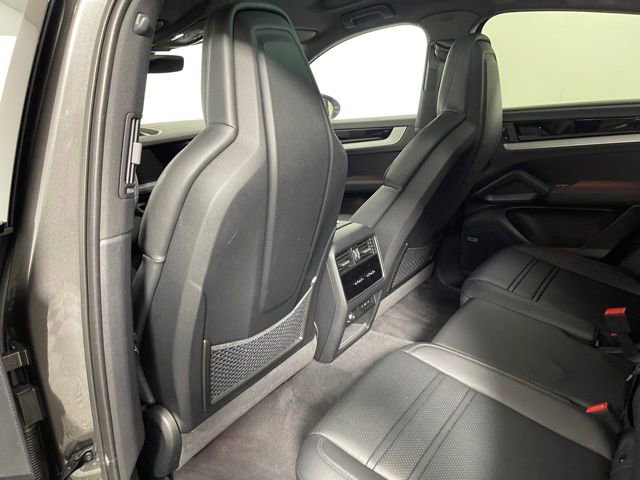 Used 2025 Porsche Cayenne E-Hybrid Coupe image 30