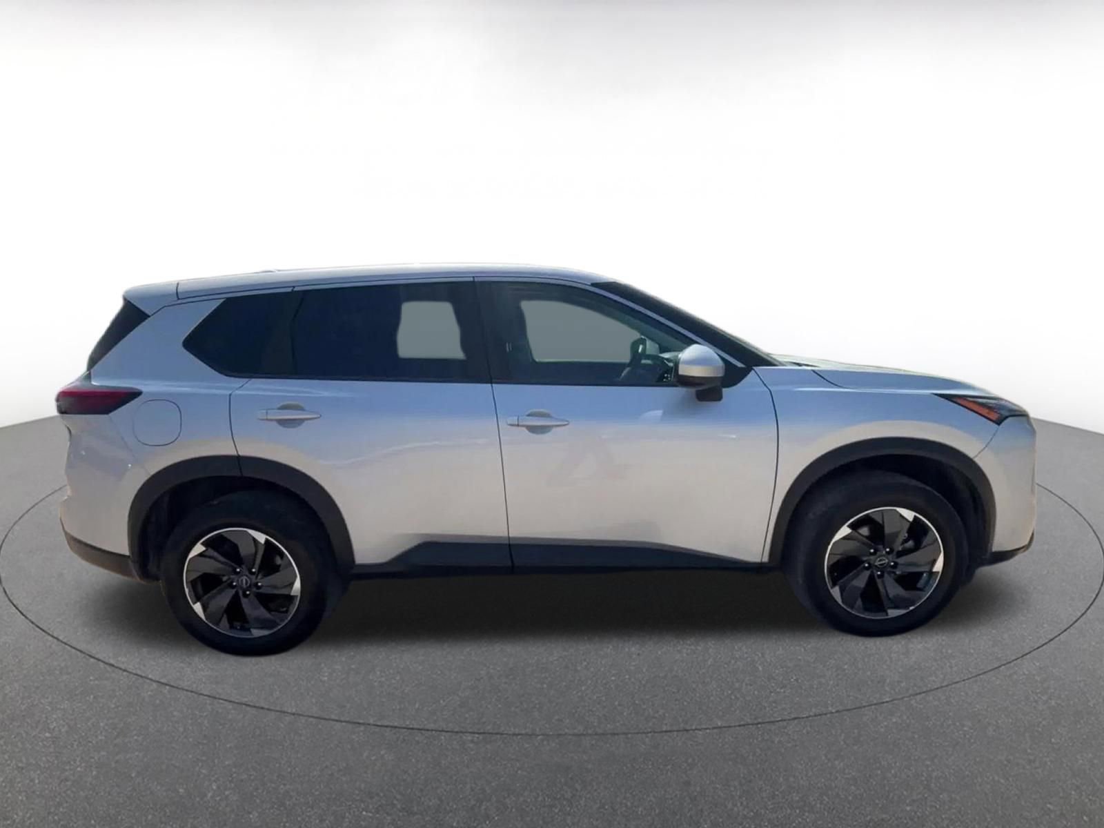 Used 2025 Nissan Rogue SV FWD image 16
