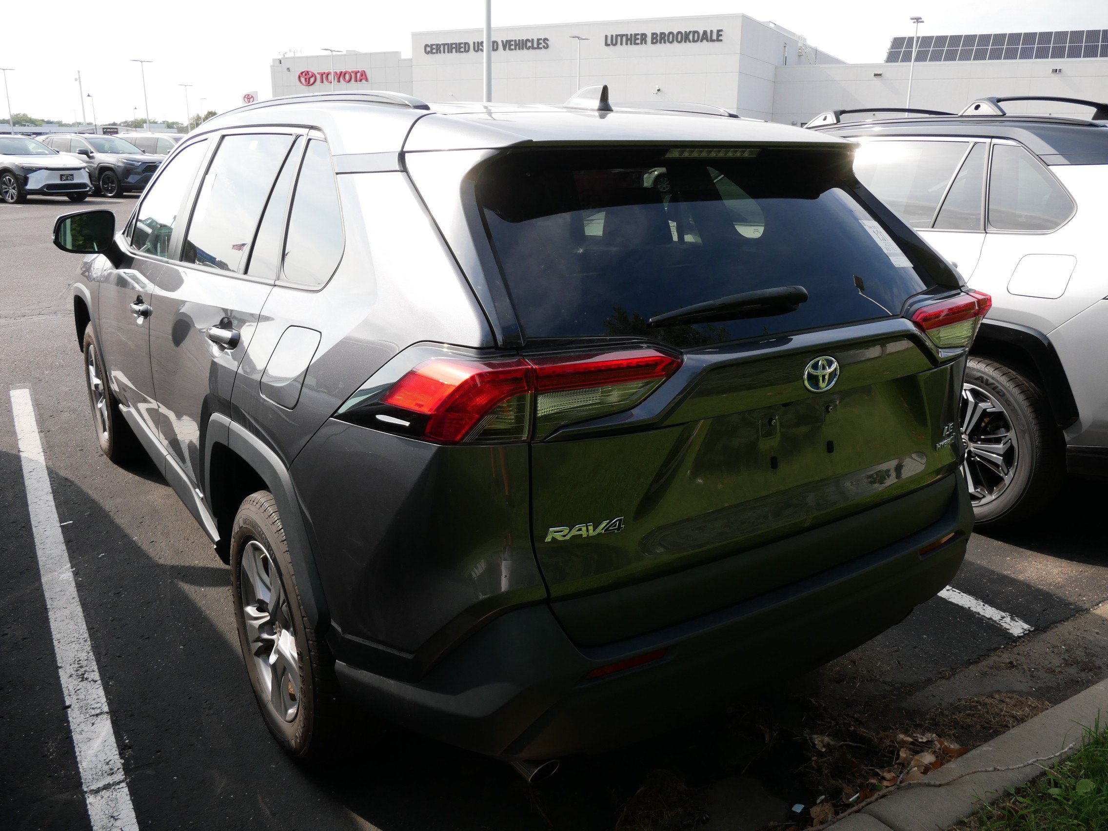 Certified 2022 Toyota RAV4 LE AWD/4WD image 8