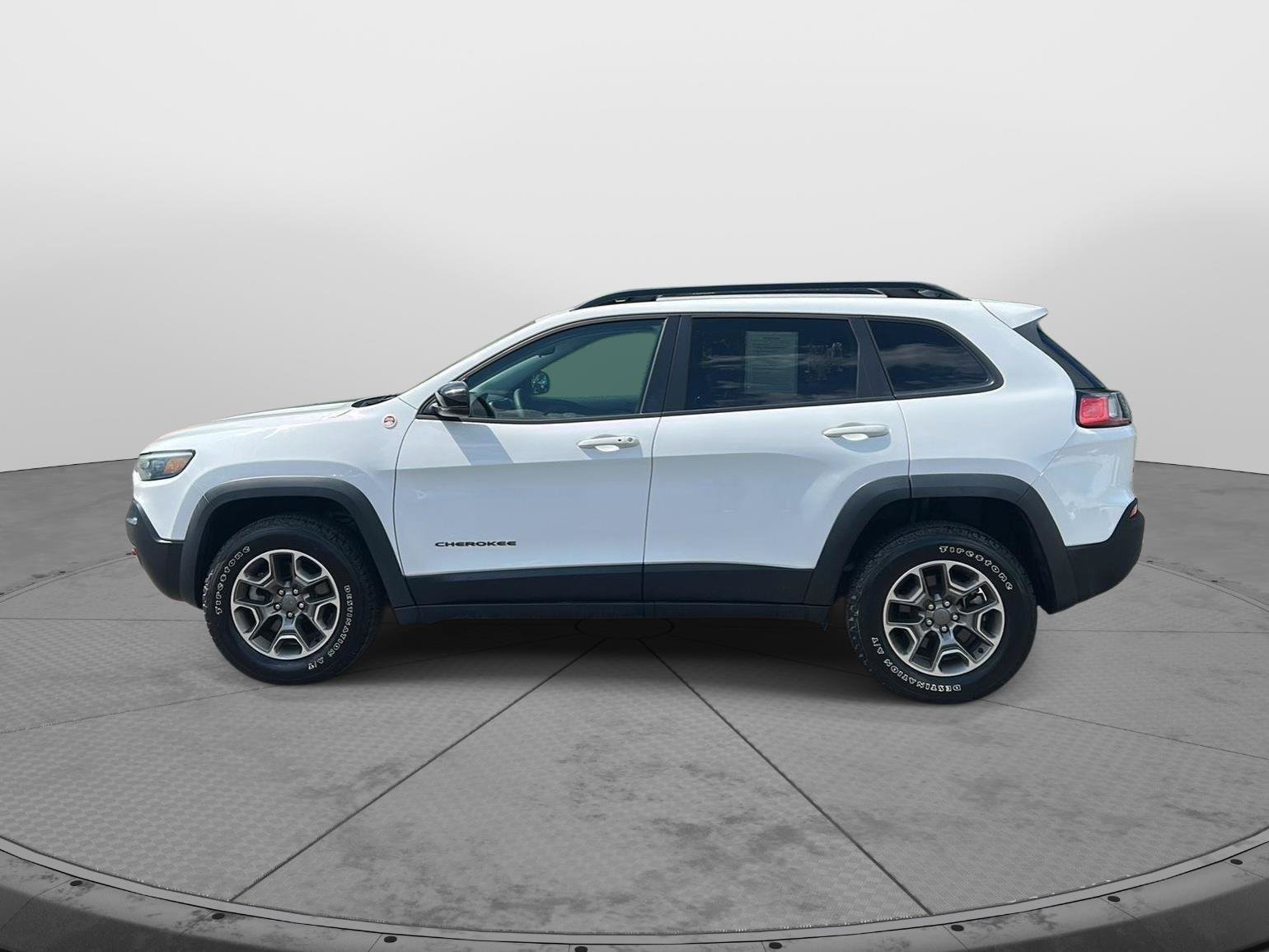 Used 2022 Jeep Cherokee Trailhawk AWD/4WD image 9