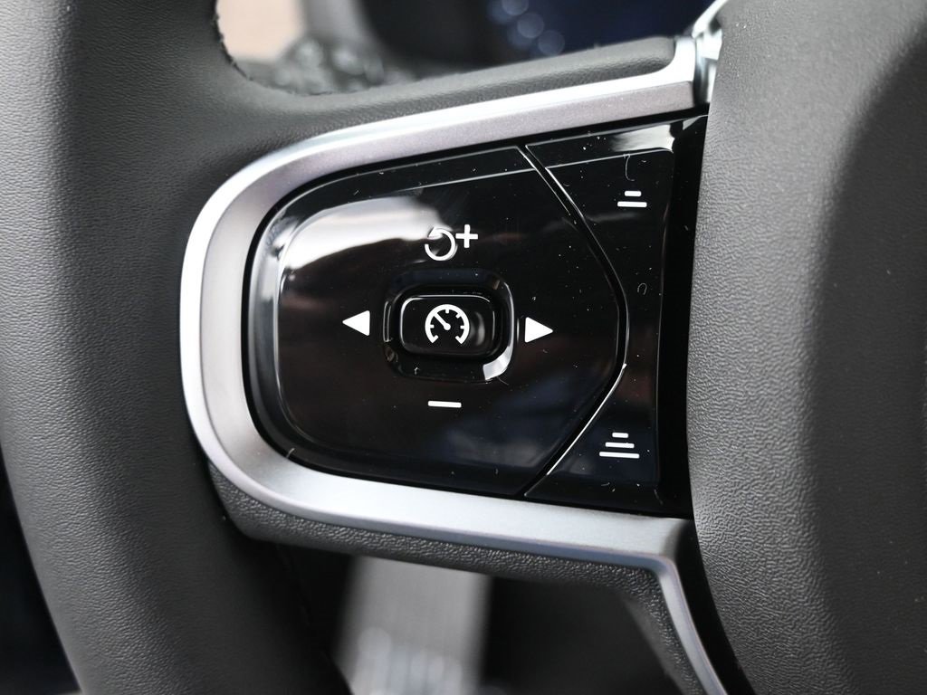 New 2026 Volvo XC90 B6 Plus w/ Protection Package Premier image 18