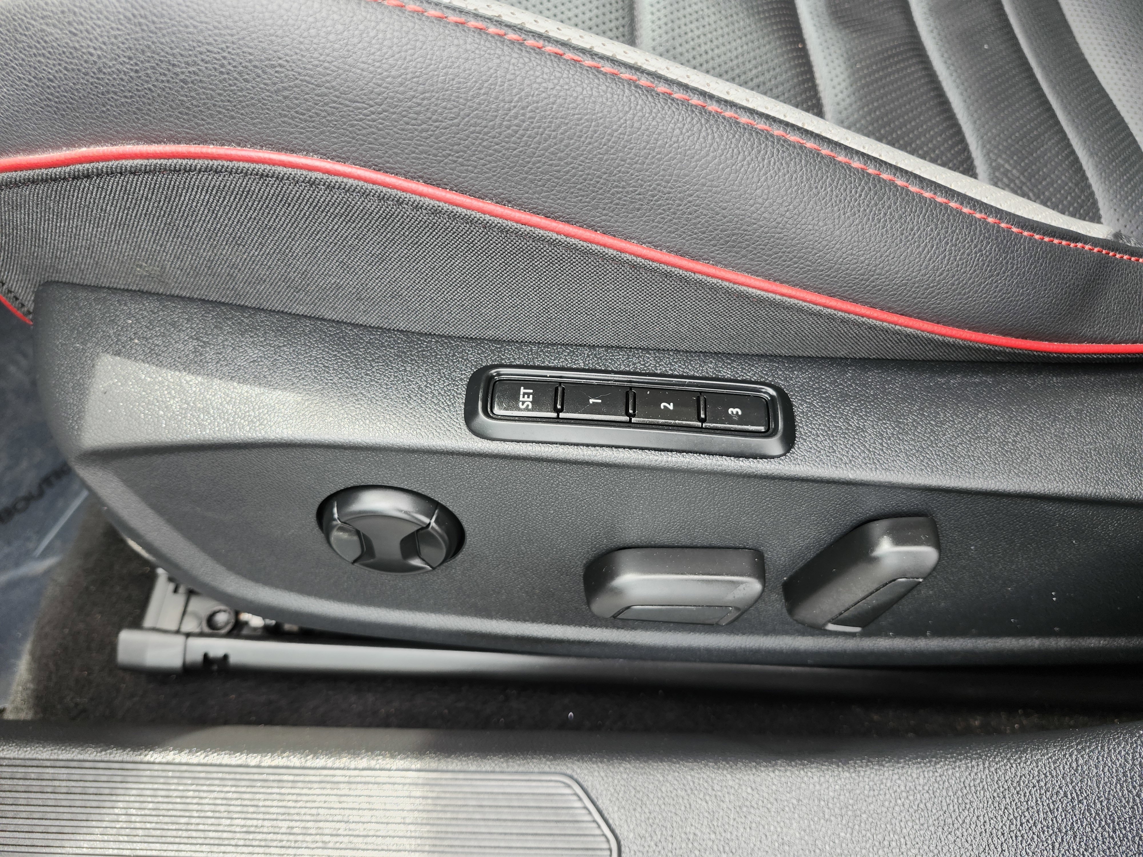 Used 2024 Volkswagen GTI SE FWD image 26