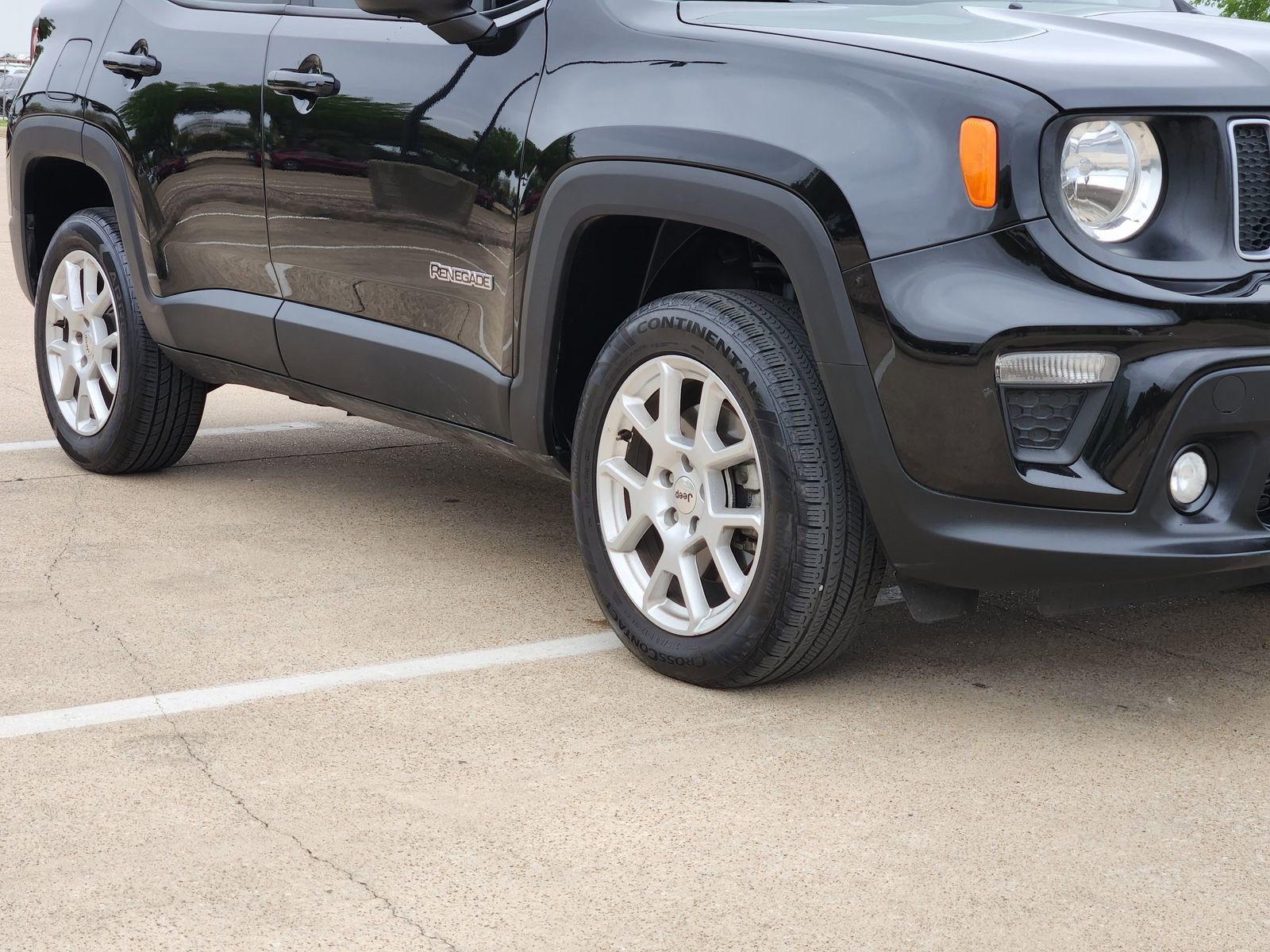 Used 2023 Jeep Renegade Latitude w/ Sun/Sound Group AWD/4WD image 11