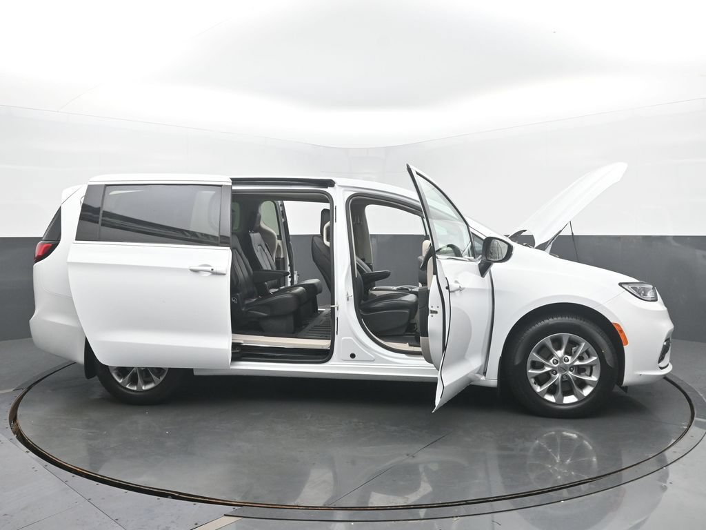Used 2023 Chrysler Pacifica Touring-L AWD/4WD image 65