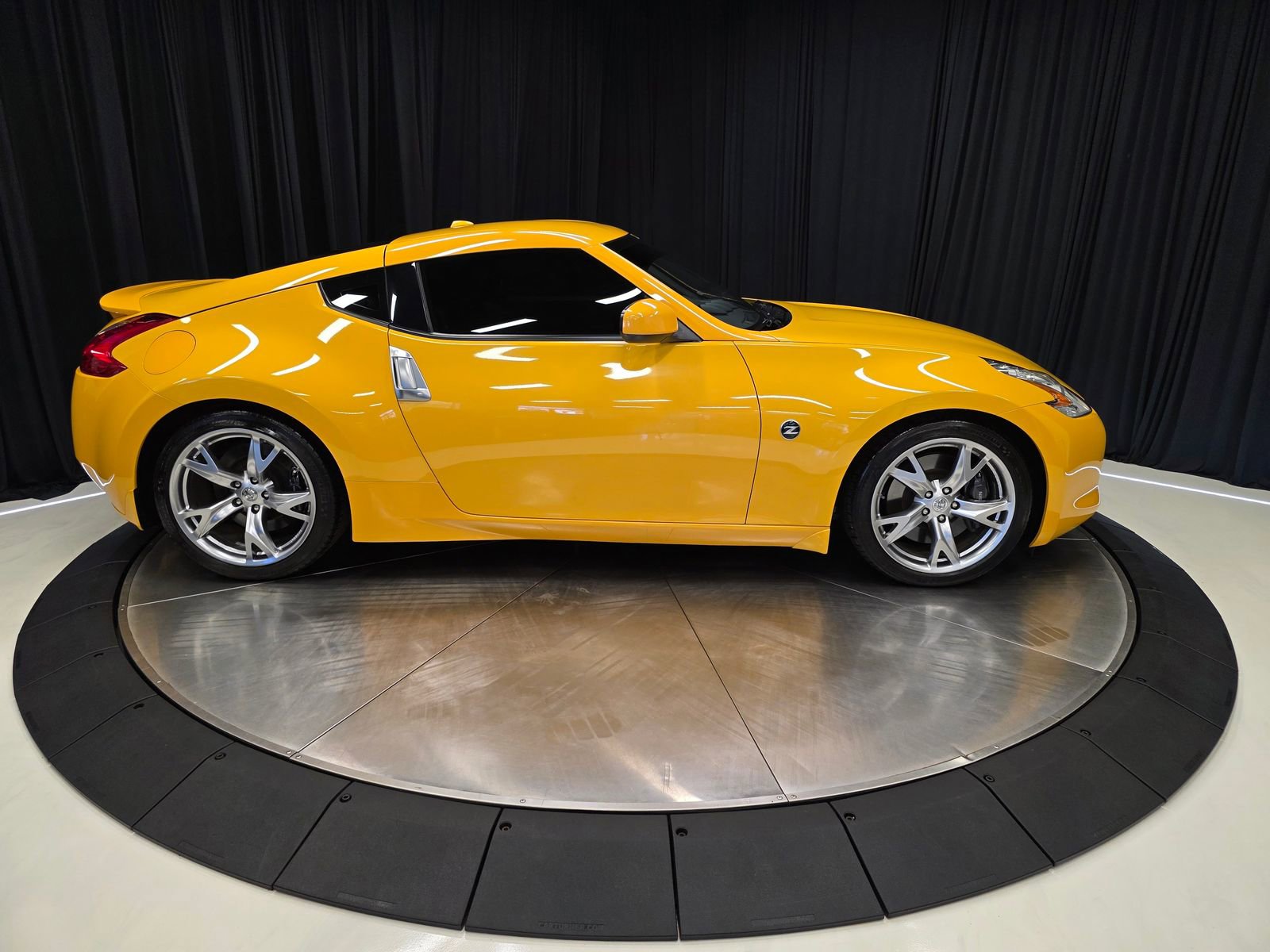 Used 2009 Nissan 370Z Touring w/ Sport Pkg RWD image 15
