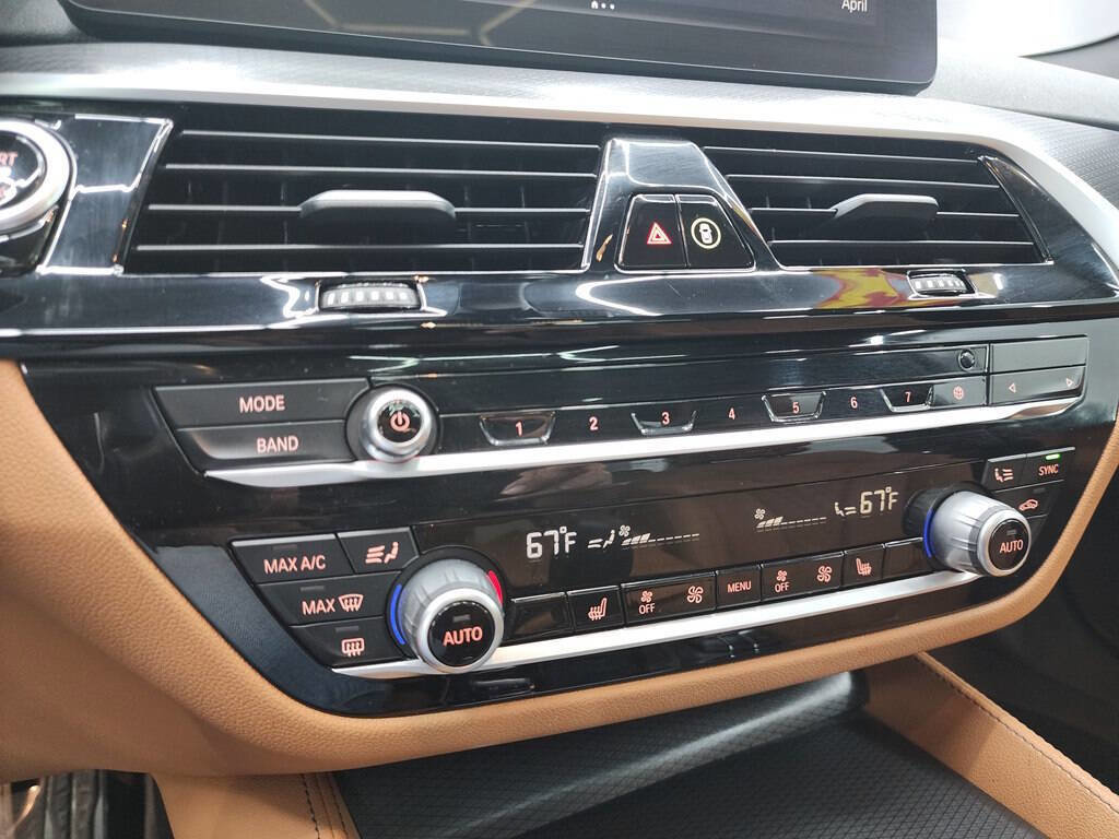 Used 2023 BMW 530e w/ M Sport Package image 25