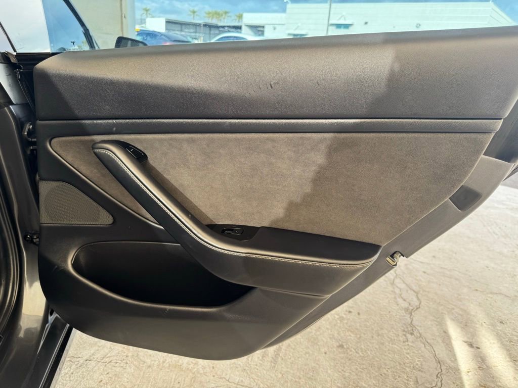 Used 2018 Tesla Model 3 Long Range image 16