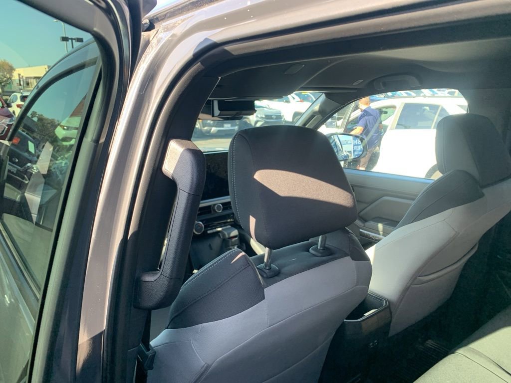 Used 2025 Toyota Tacoma TRD Sport AWD/4WD image 18