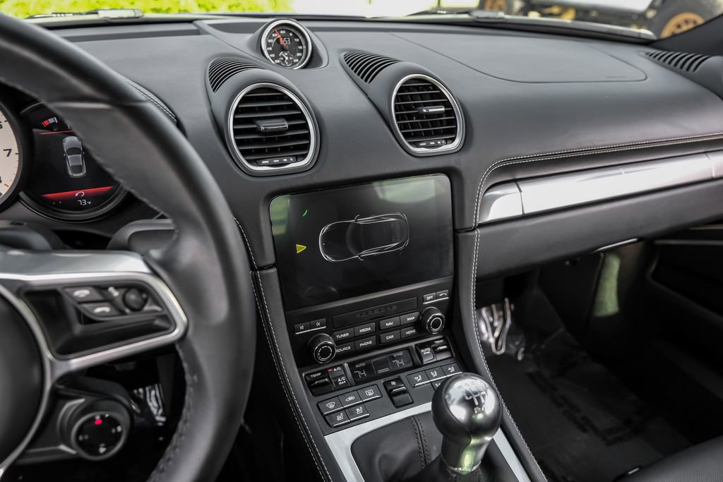 Used 2025 Porsche 718 Cayman RWD image 20