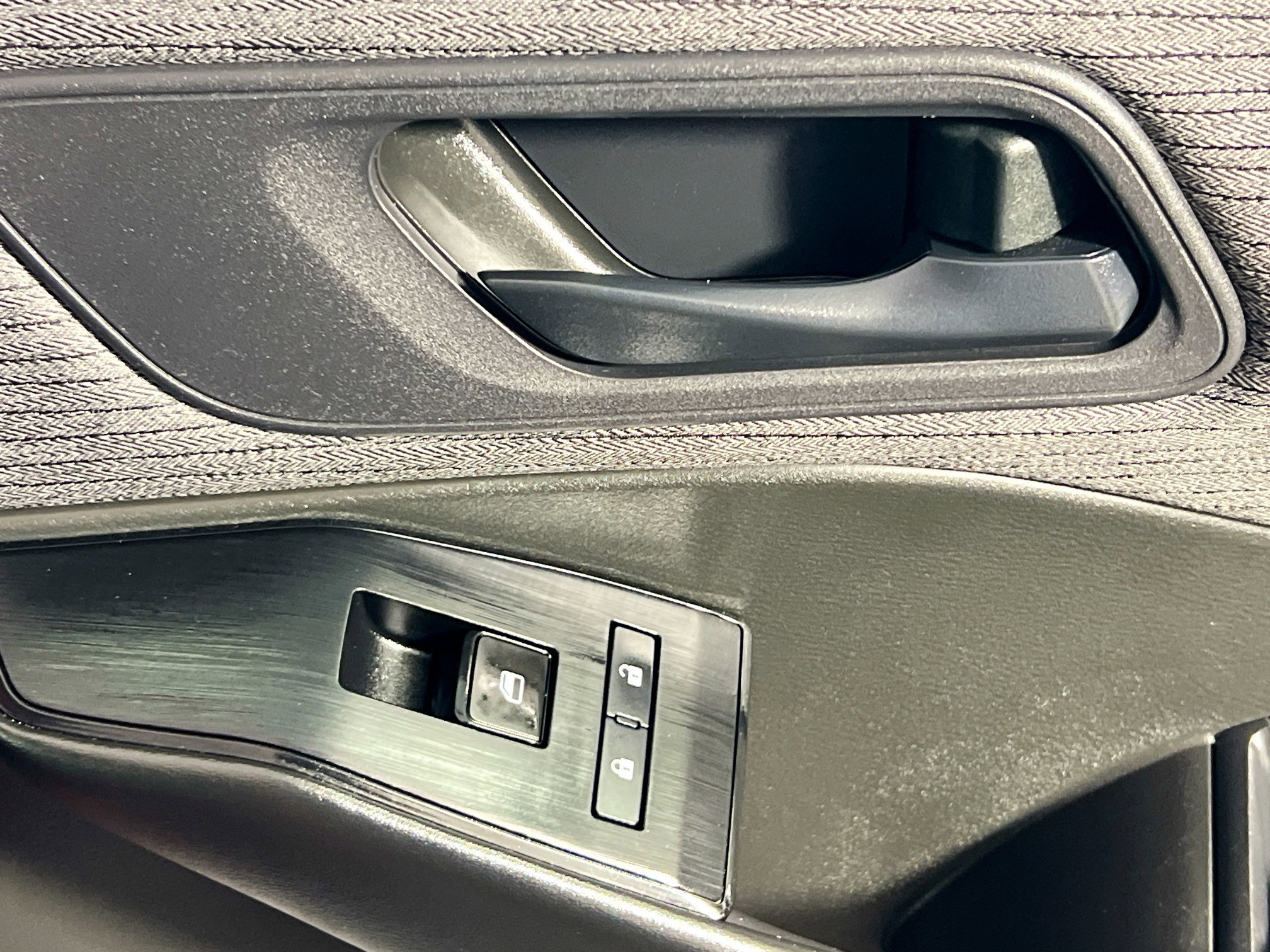 Used 2023 Nissan Rogue S image 32