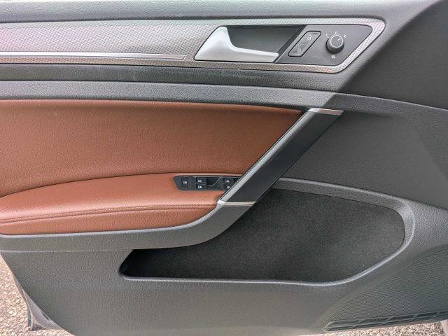 Used 2019 Volkswagen Golf Alltrack S image 16