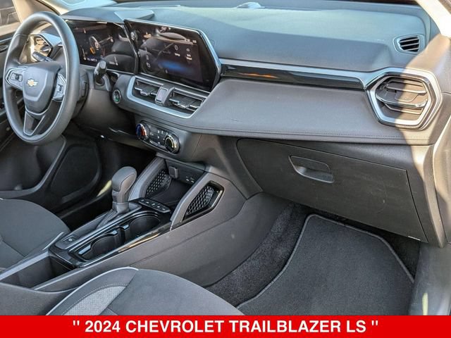 Used 2024 Chevrolet TrailBlazer LS AWD/4WD image 36