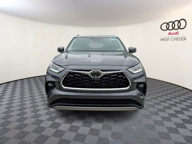 Used 2025 Toyota Highlander Platinum image 2