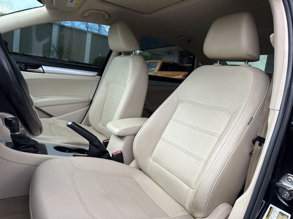 Used 2013 Volkswagen Passat TDI SE FWD image 16