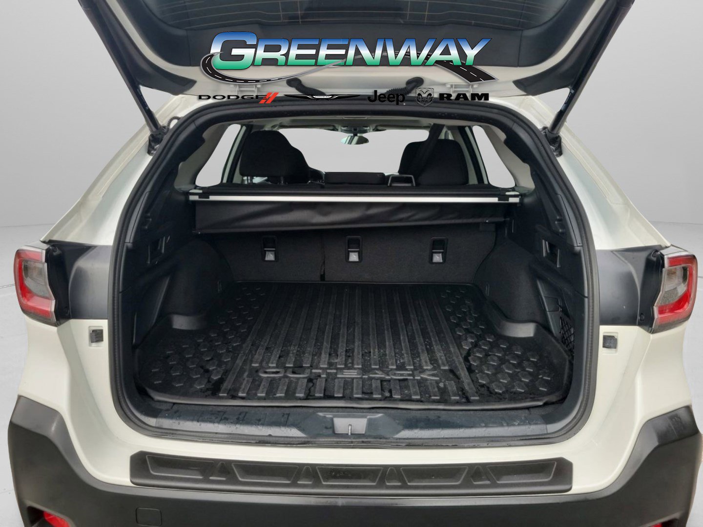 Used 2025 Subaru Outback Premium image 6