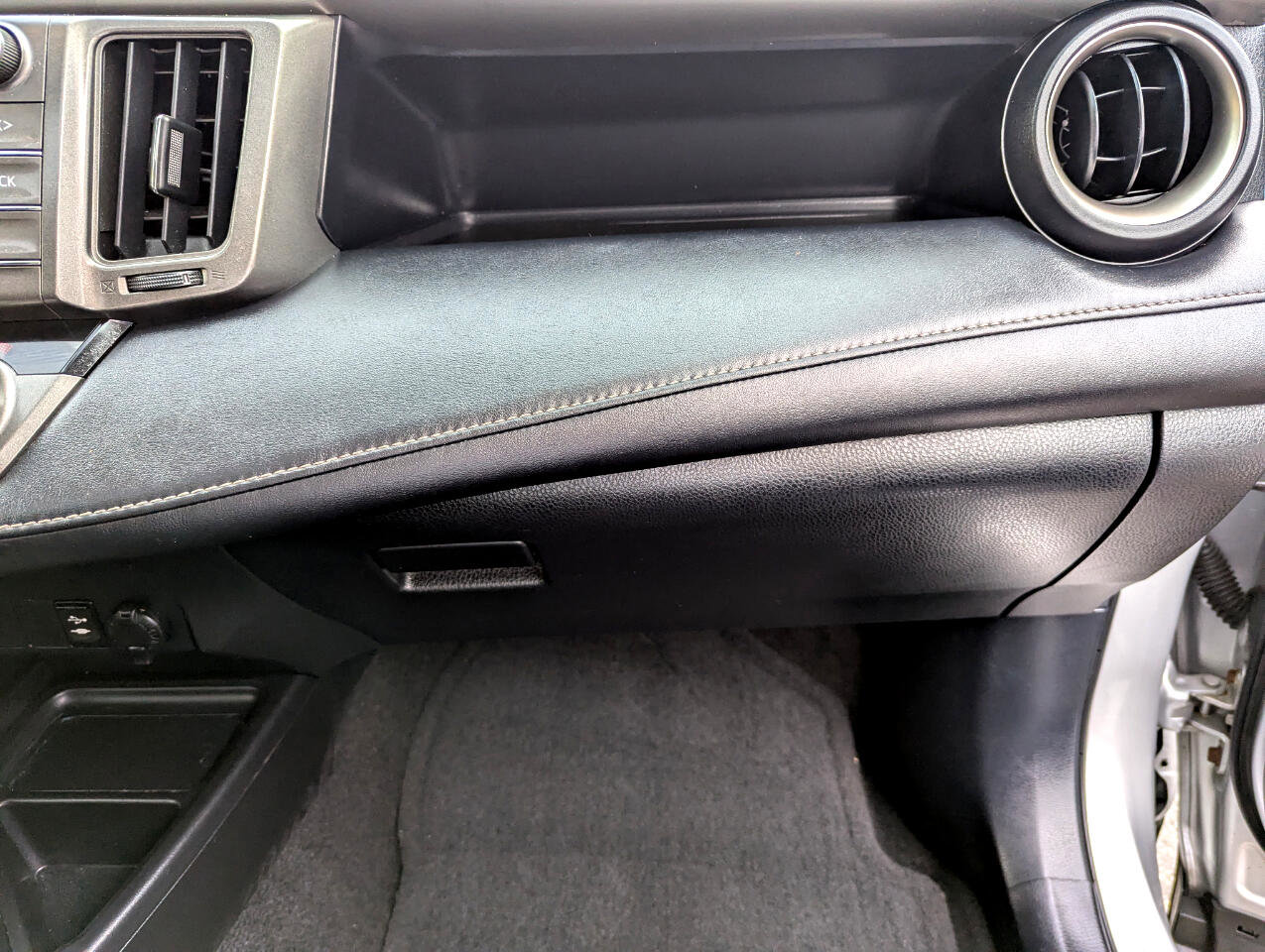 Used 2015 Toyota RAV4 XLE image 33