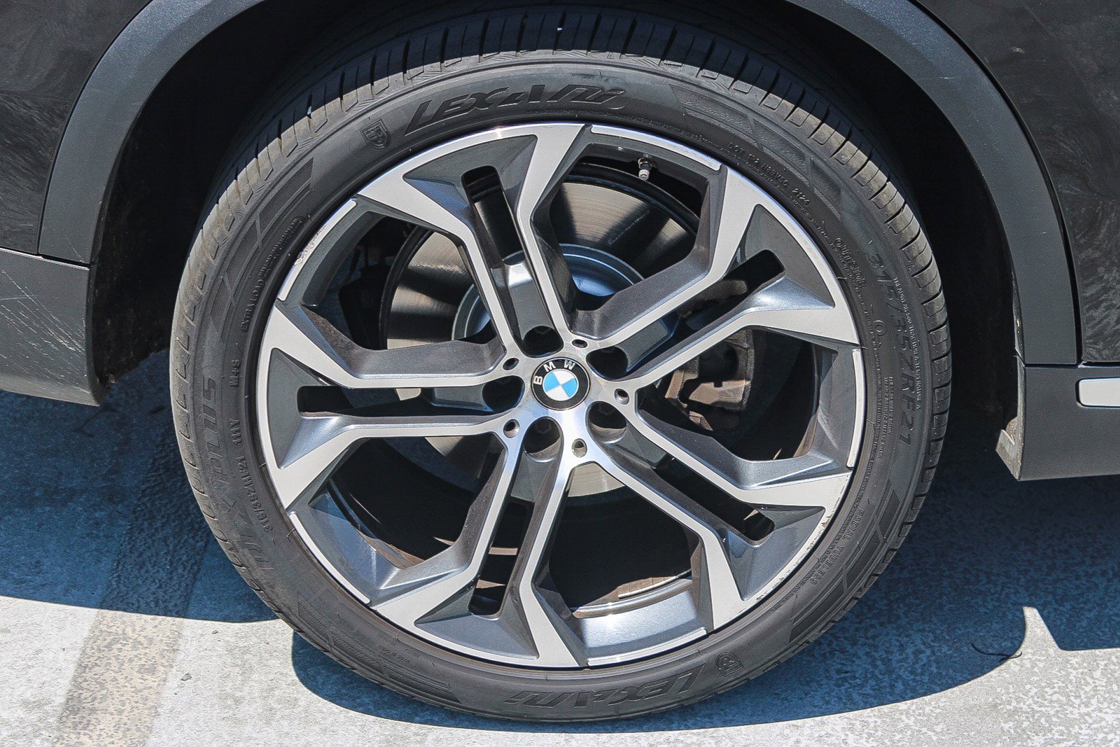 Used 2024 BMW X5 sDrive40i w/ Premium Package RWD image 17