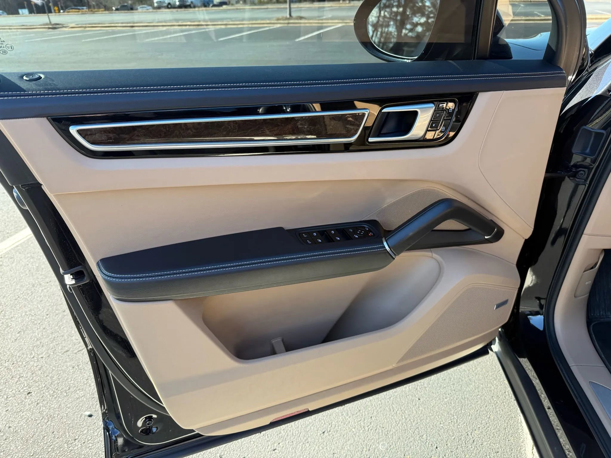 Used 2019 Porsche Cayenne S image 16