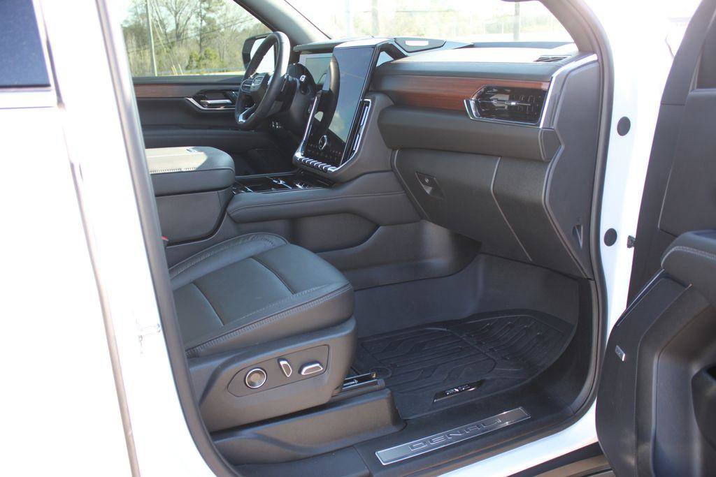 New 2026 GMC Yukon Denali w/ Sun & Power Step Package image 5