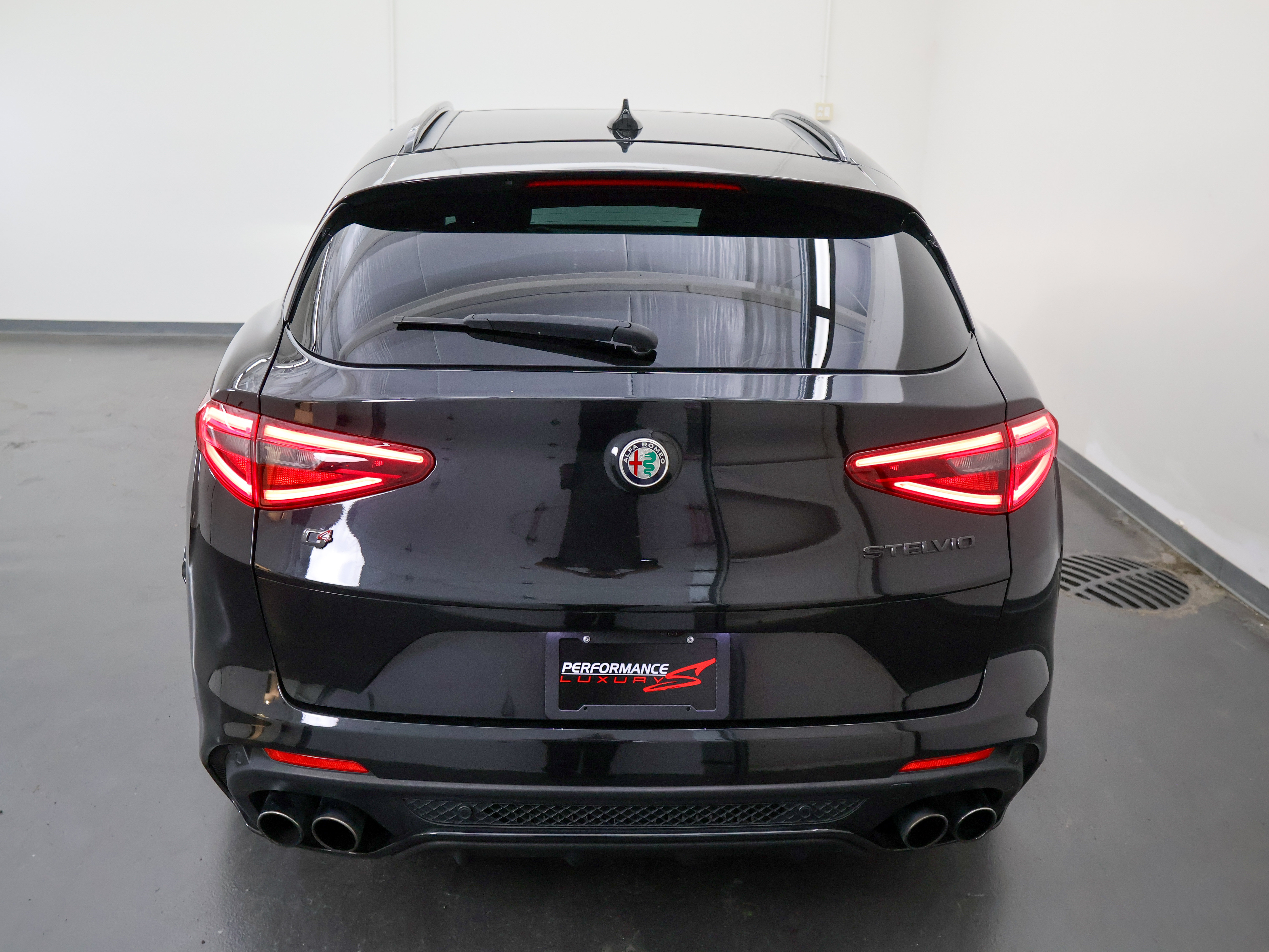 Used 2022 Alfa Romeo Stelvio Quadrifoglio w/ Active Assist Plus Package AWD/4WD image 10