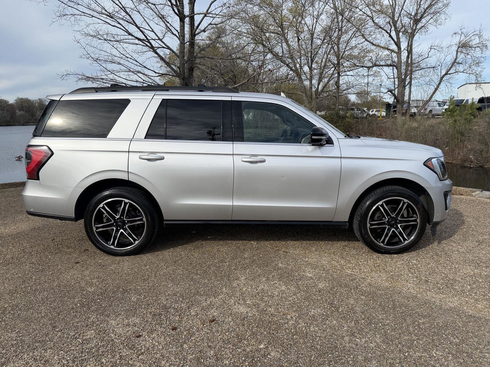 Used 2019 Ford Expedition Limited w/ Equipment Group 303A image 2