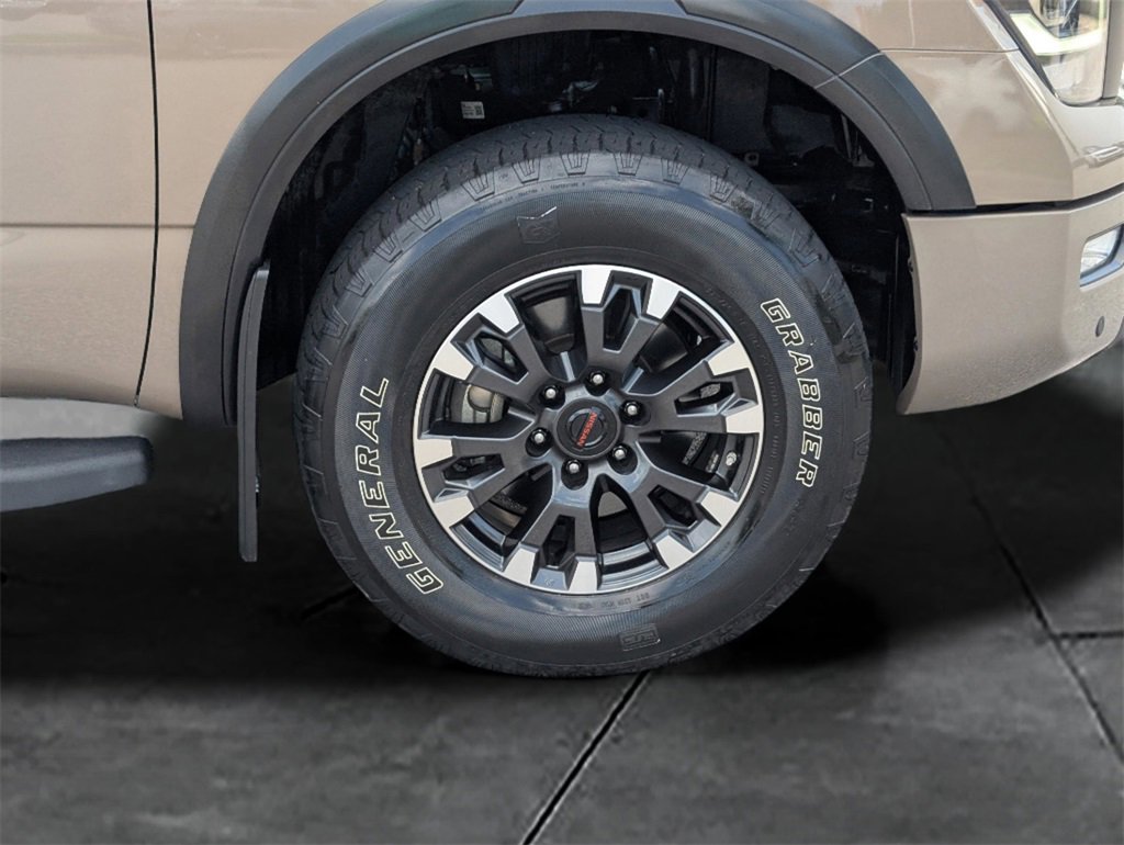 Used 2021 Nissan Titan PRO-4X w/ Pro-4x Convenience Package image 11