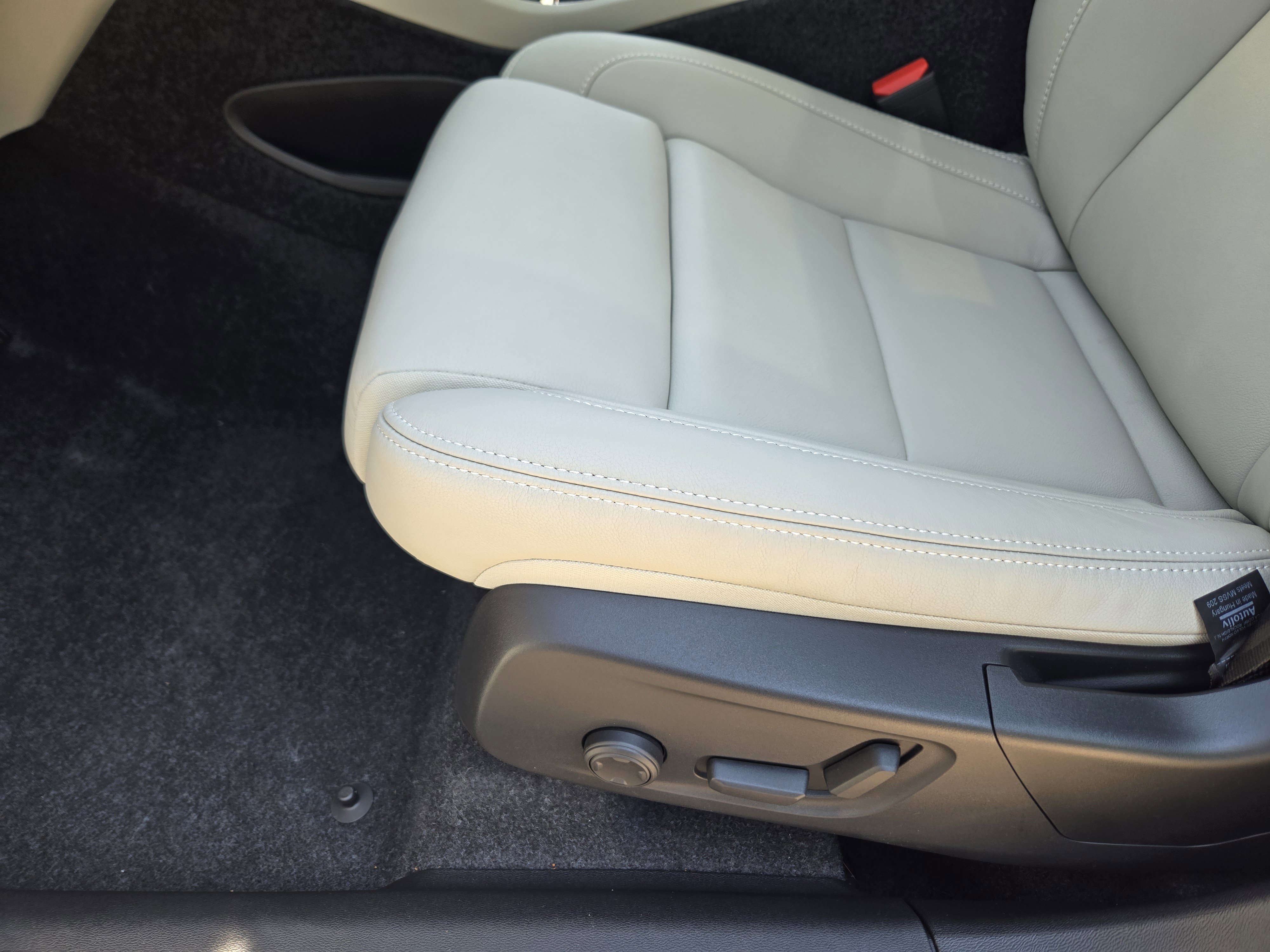 New 2026 Volvo XC40 B5 Plus w/ Protection Package Premier image 27