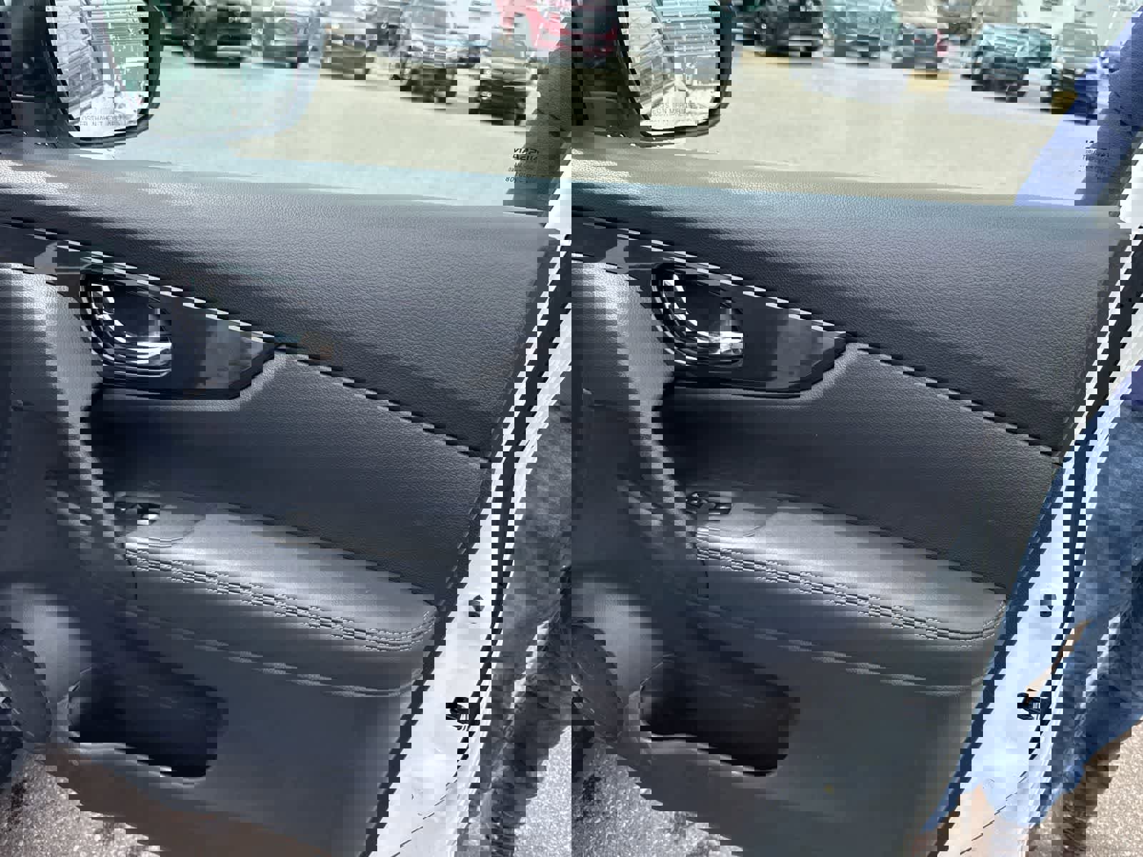 Used 2018 Nissan Rogue S image 26