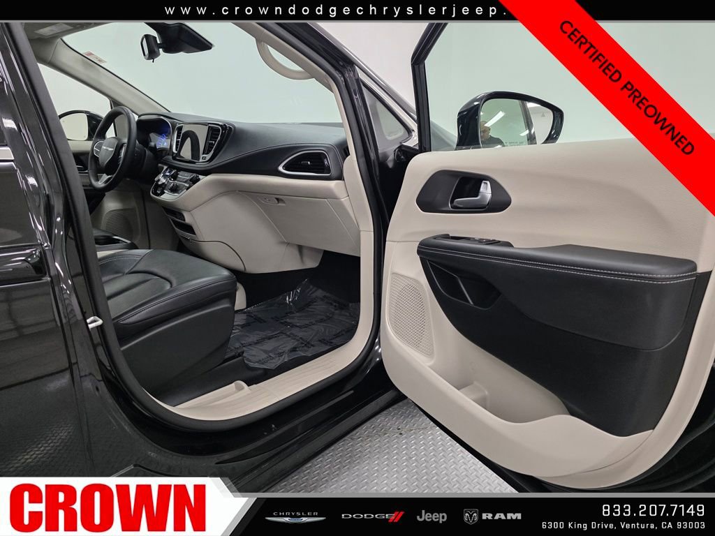 Certified 2024 Chrysler Pacifica Select image 10