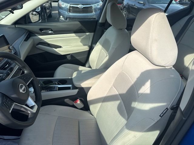 Used 2025 Nissan Altima 2.5 SV FWD image 12