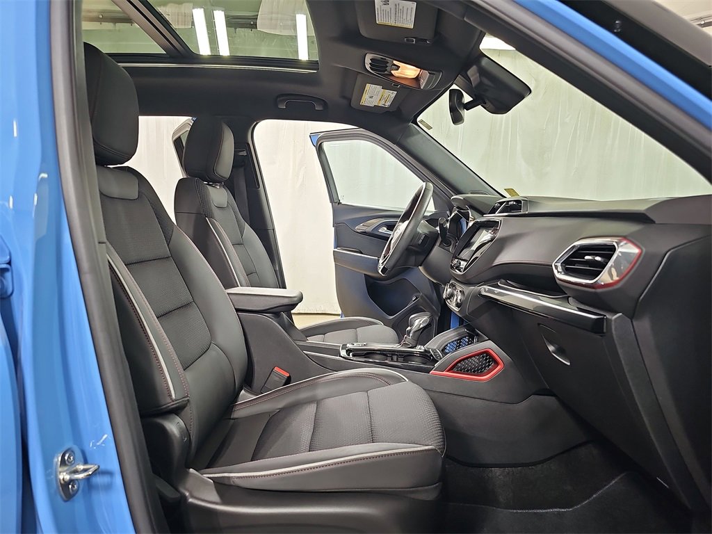 Certified 2023 Chevrolet TrailBlazer RS w/ Sun and Liftgate Package image 16