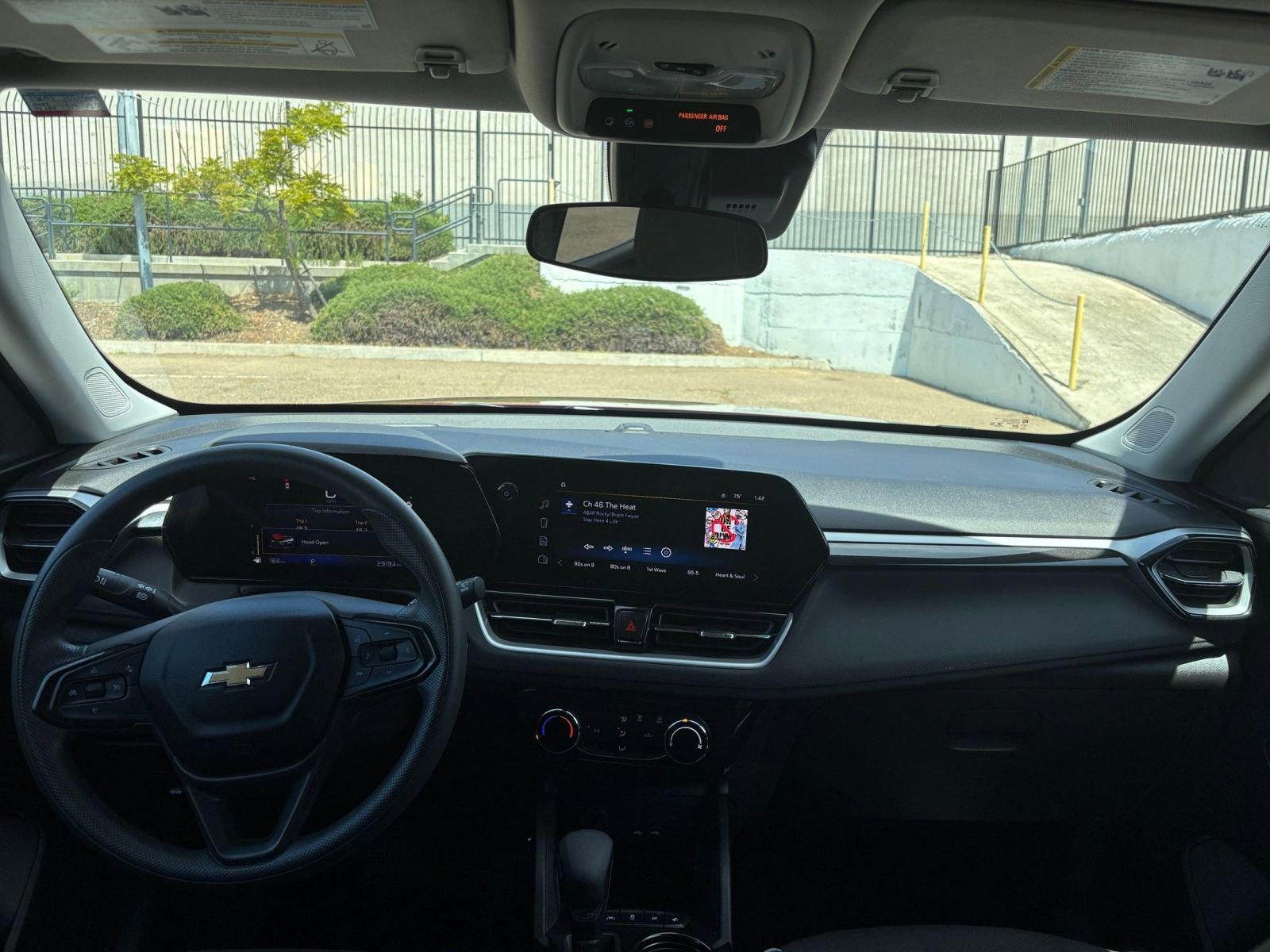 Used 2025 Chevrolet TrailBlazer LT FWD image 32