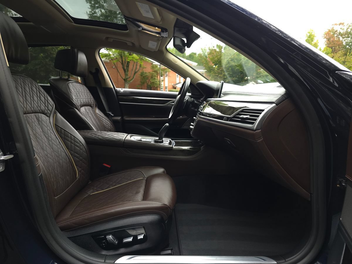 Used 2020 BMW 750i xDrive w/ Executive Package AWD/4WD image 32