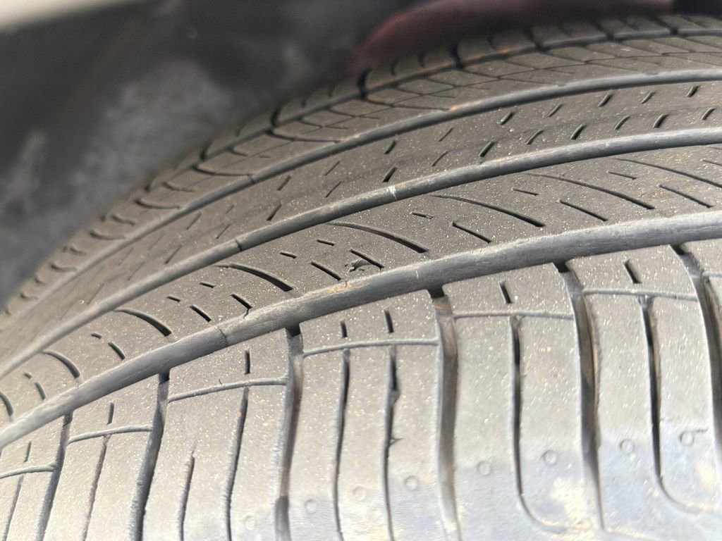 Certified 2025 Chevrolet Trax LT w/ LT Convenience Package FWD image 29