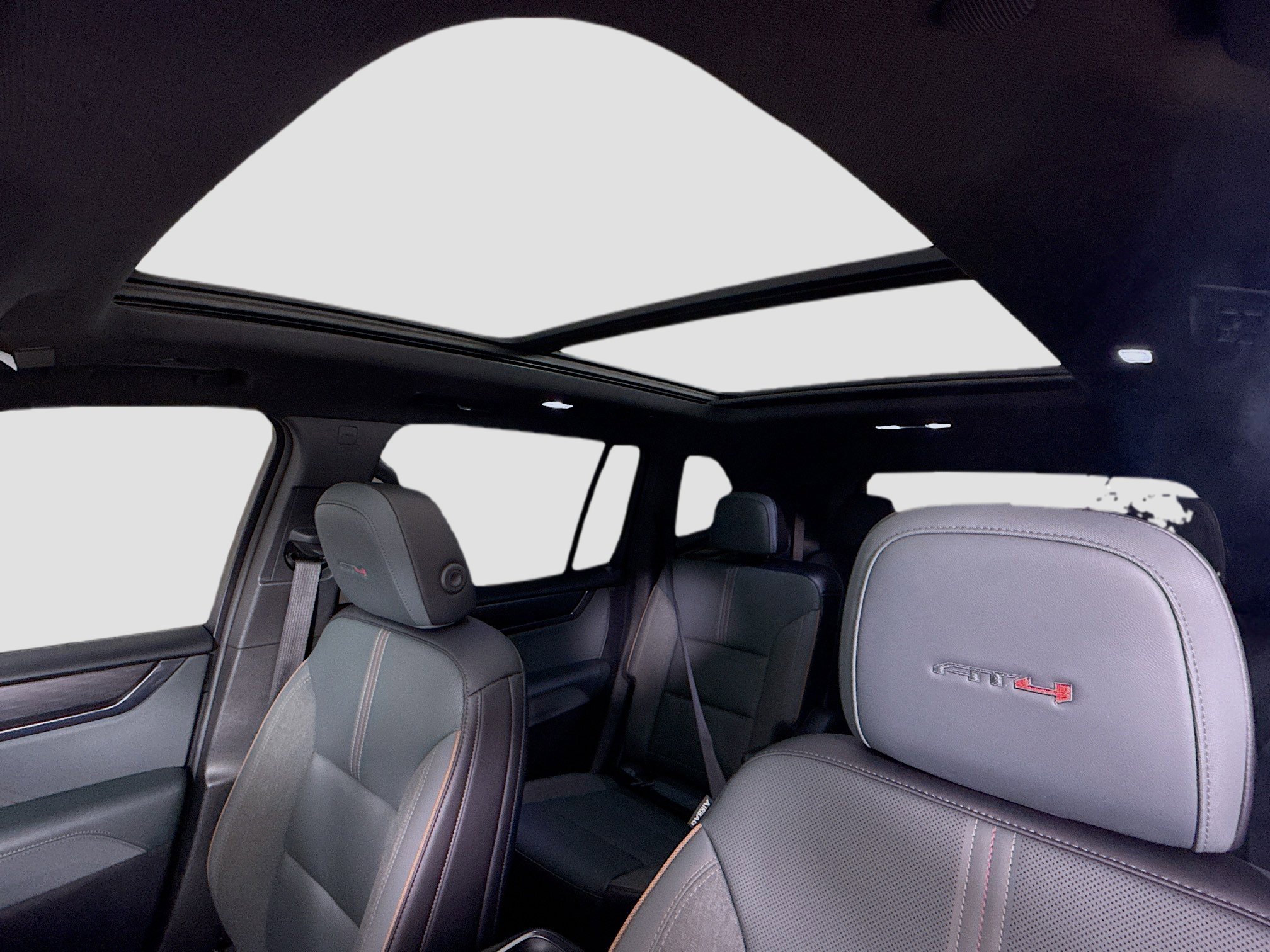 Used 2024 GMC Acadia AT4 w/ Luxury Package image 23