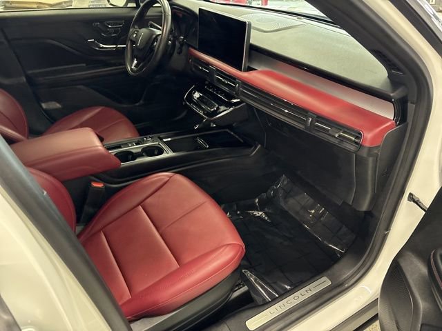 Used 2023 Lincoln Corsair Reserve w/ Rear Removable Package Tray image 22