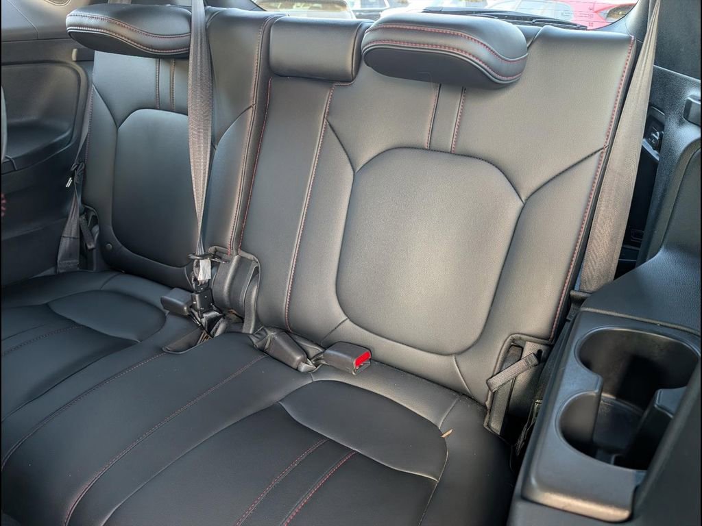 Used 2025 Honda Pilot Black Edition image 14