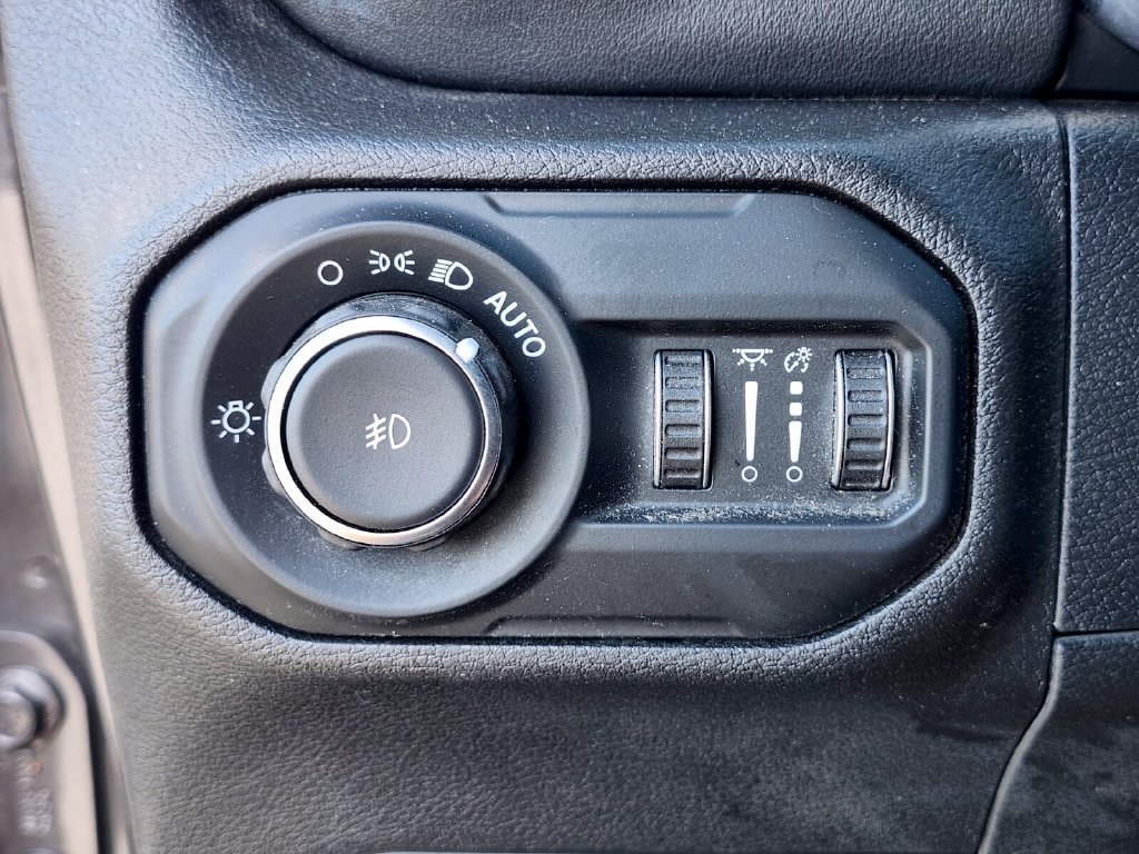 Used 2021 Jeep Wrangler Unlimited Sahara AWD/4WD image 22