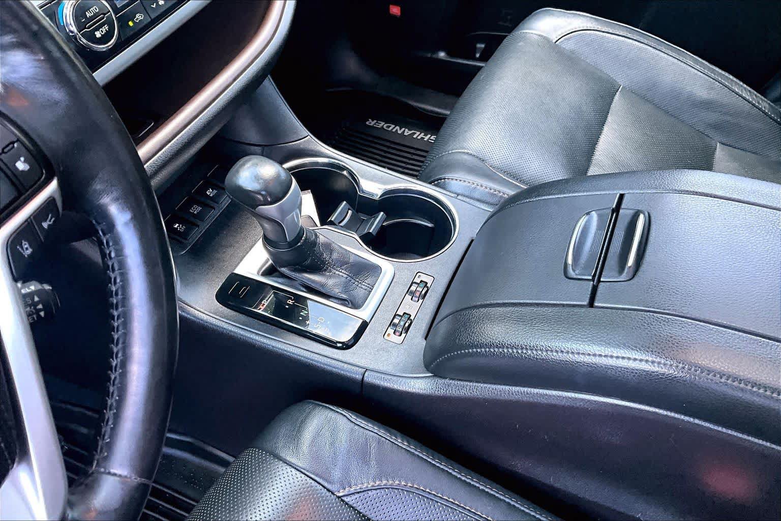 Used 2019 Toyota Highlander Limited Platinum AWD/4WD image 16