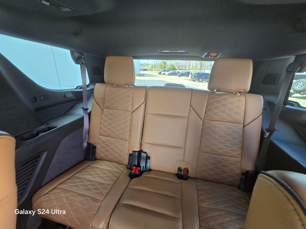 Used 2024 Cadillac Escalade Premium Luxury AWD/4WD image 17