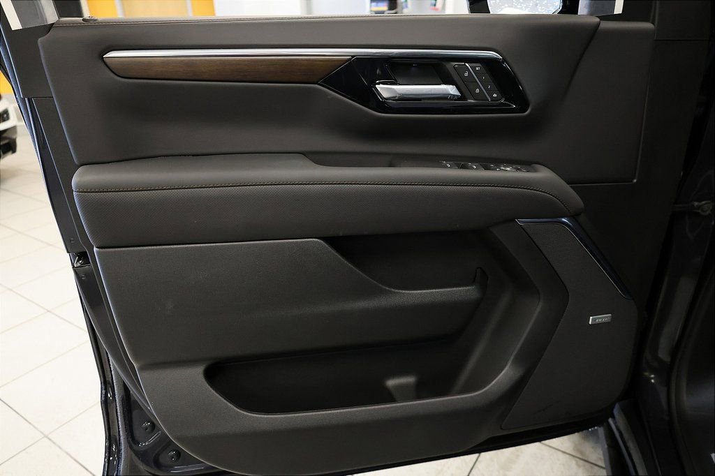 New 2026 Chevrolet Suburban High Country image 30