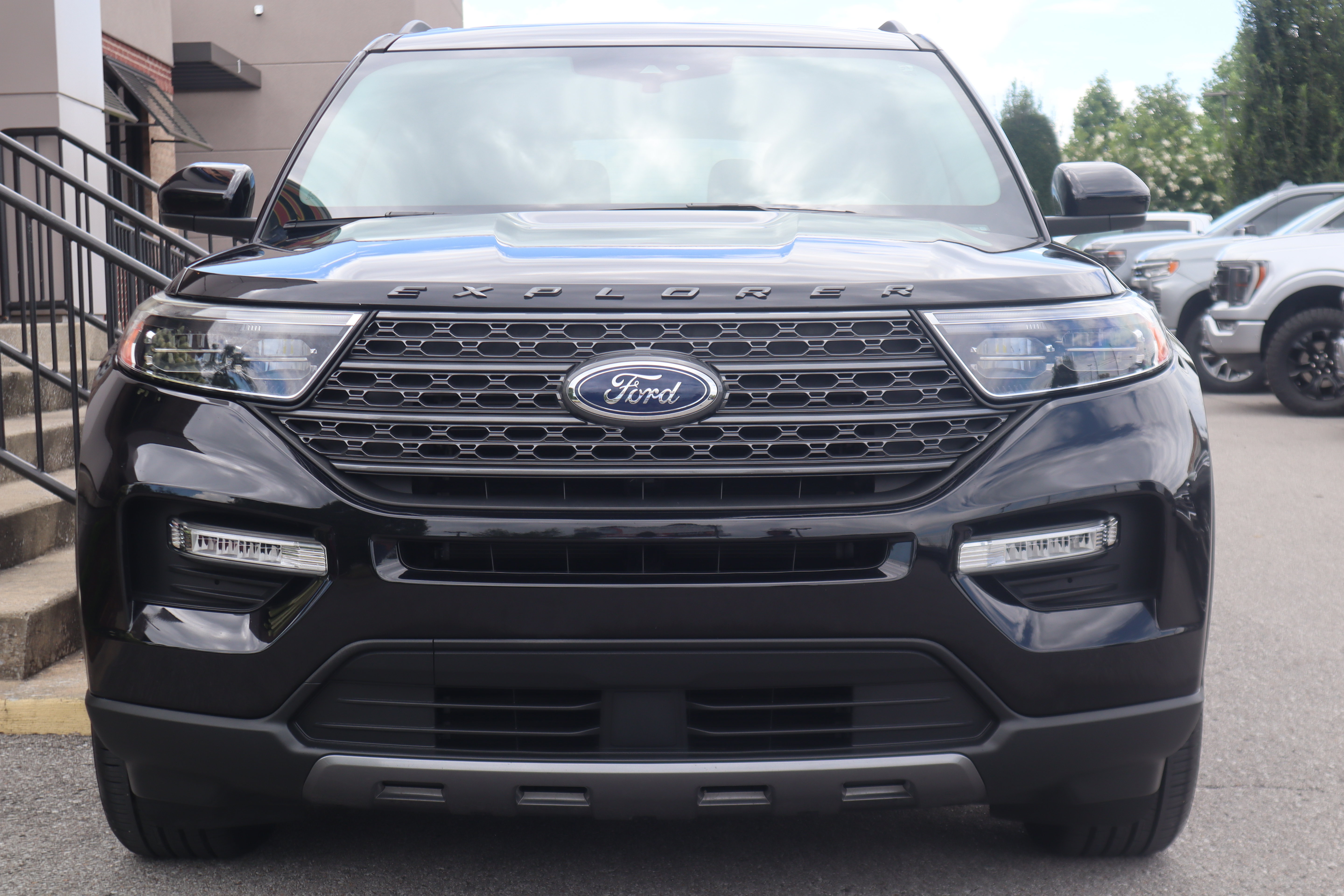 Used 2022 Ford Explorer XLT w/ Equipment Group 202A AWD/4WD image 4