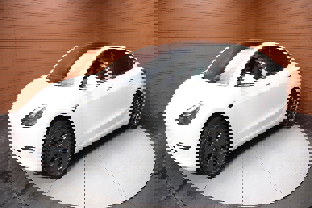 Used 2023 Tesla Model 3 Standard Range image 8