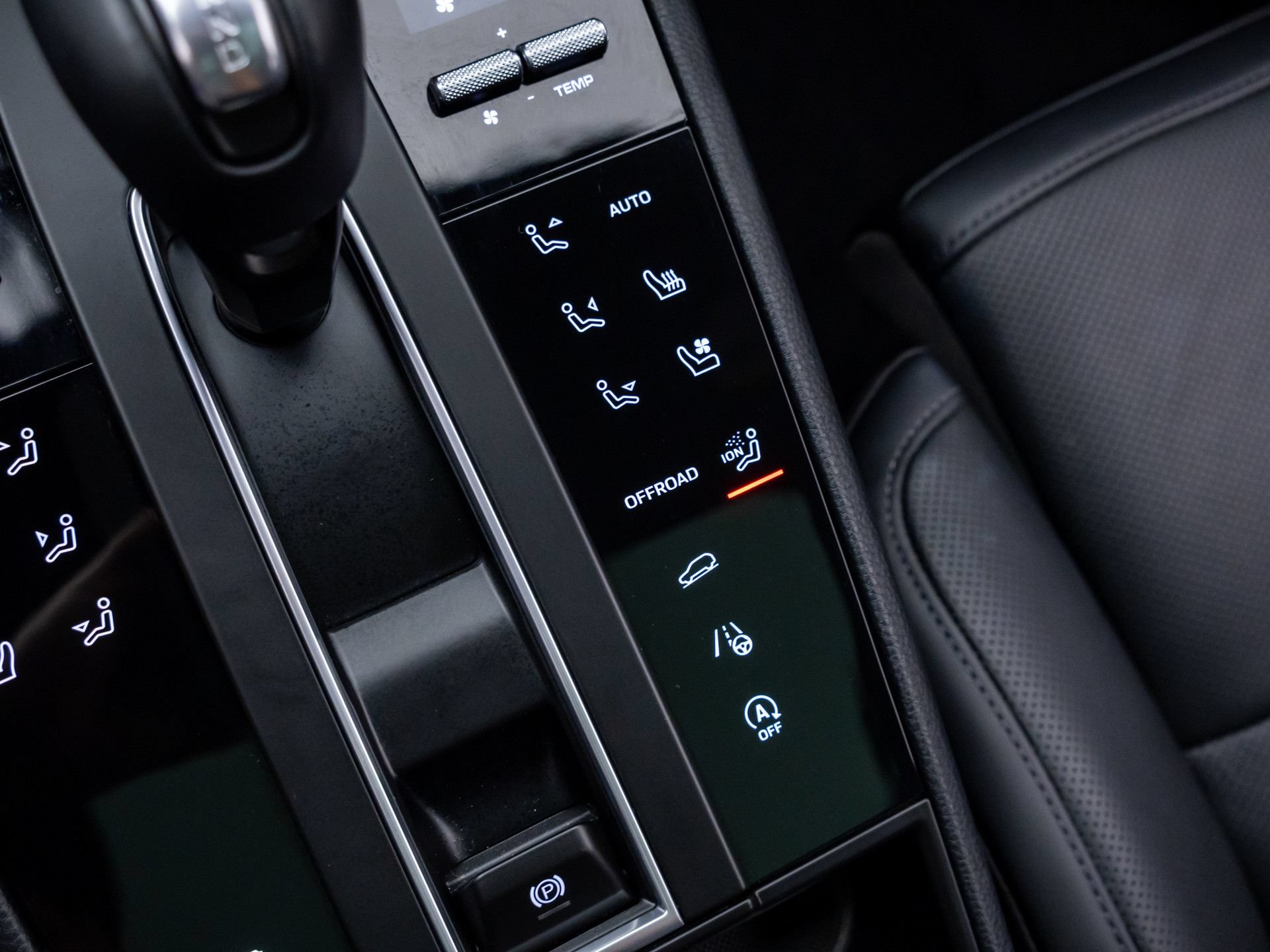 Certified 2026 Porsche Macan AWD/4WD image 20