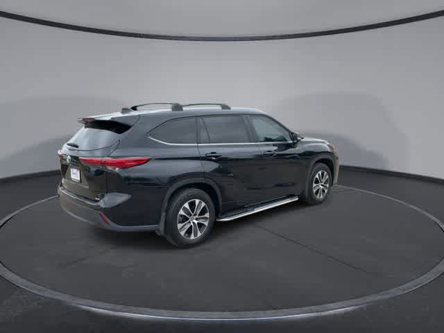Used 2023 Toyota Highlander XLE FWD image 8