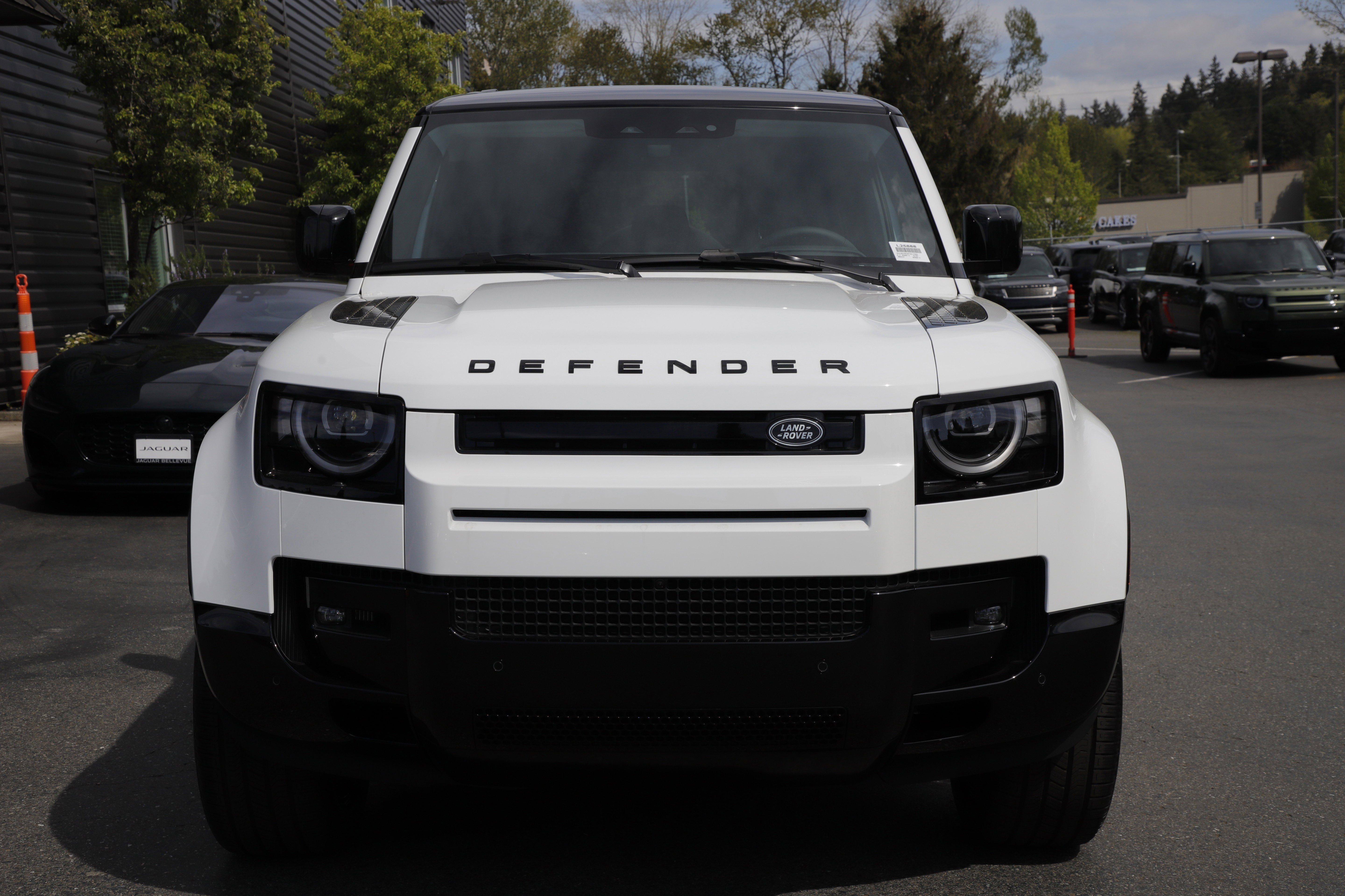 New 2026 Land Rover Defender 110 X-Dynamic SE AWD/4WD image 4