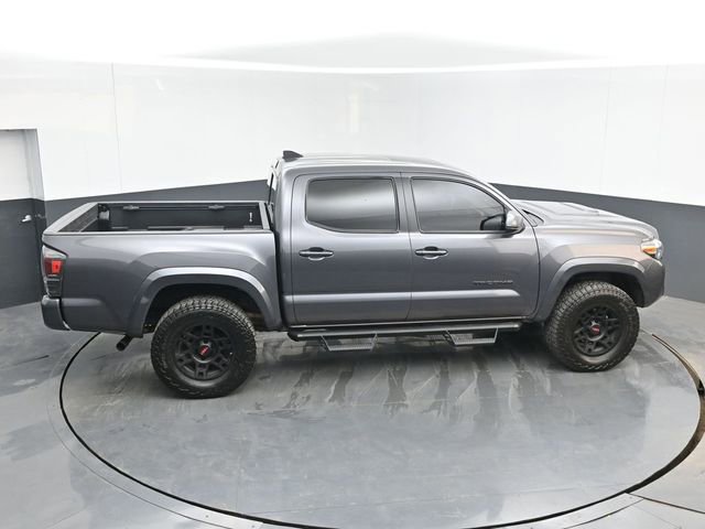 Used 2017 Toyota Tacoma TRD Sport AWD/4WD image 40