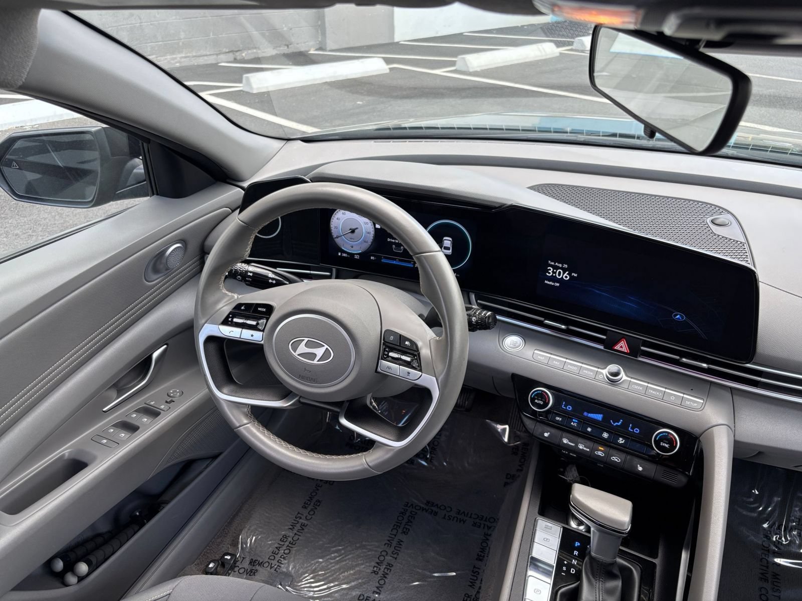 Used 2025 Hyundai Elantra SEL FWD image 31